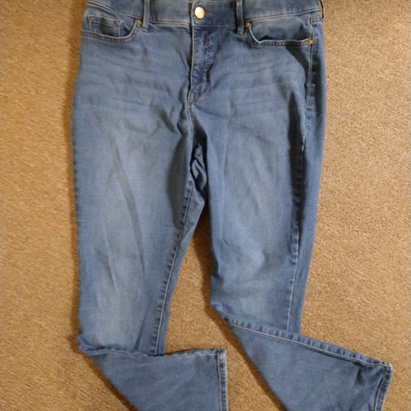 Slimming Gloria Vanderbilt Stretch Jeans - Picture 7 of 15